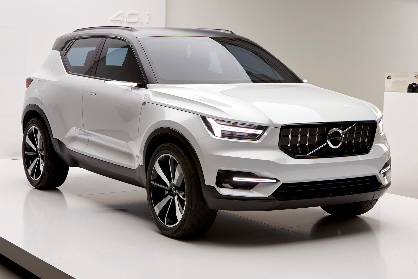 volvo crossover prices